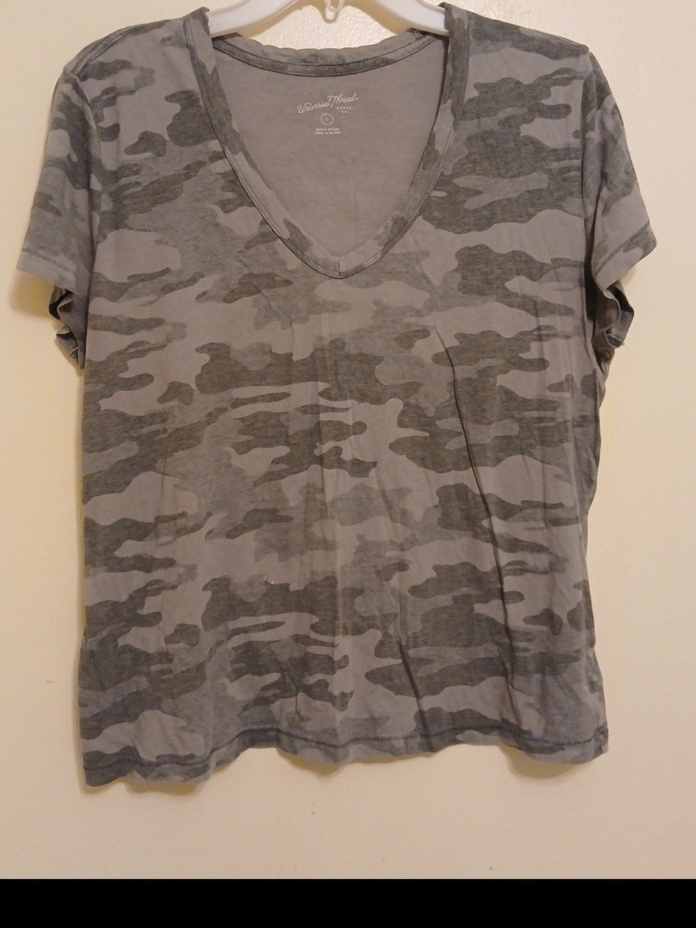 Universal Thread Green Camo V-Neck Pocket Tee